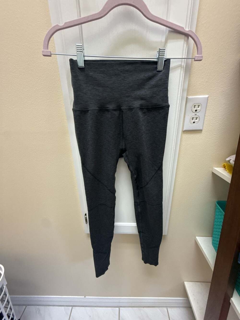 Alphalete R6 Revival High-Waisted Leggings in Charcoal Grey